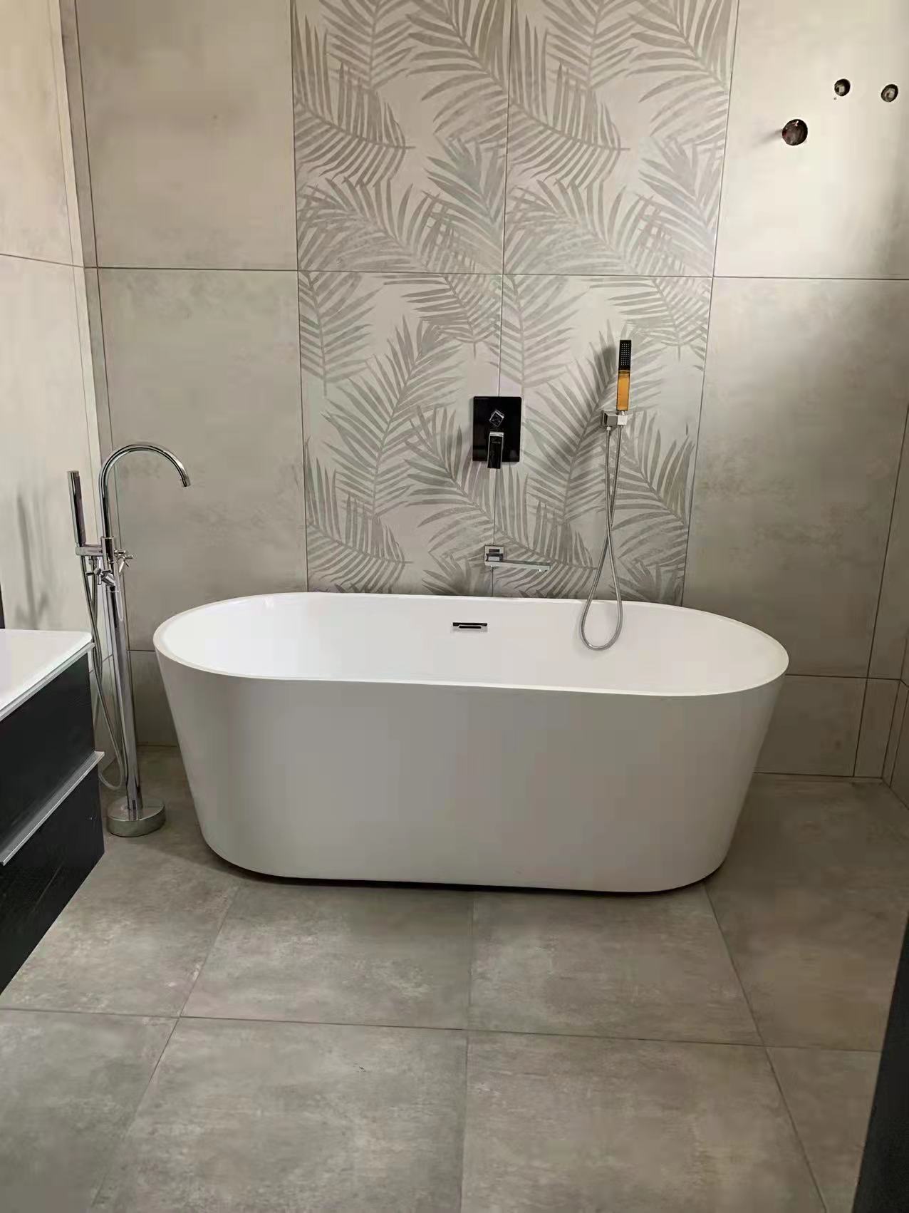 Freestanding Bathtub & Shower Fixtures
